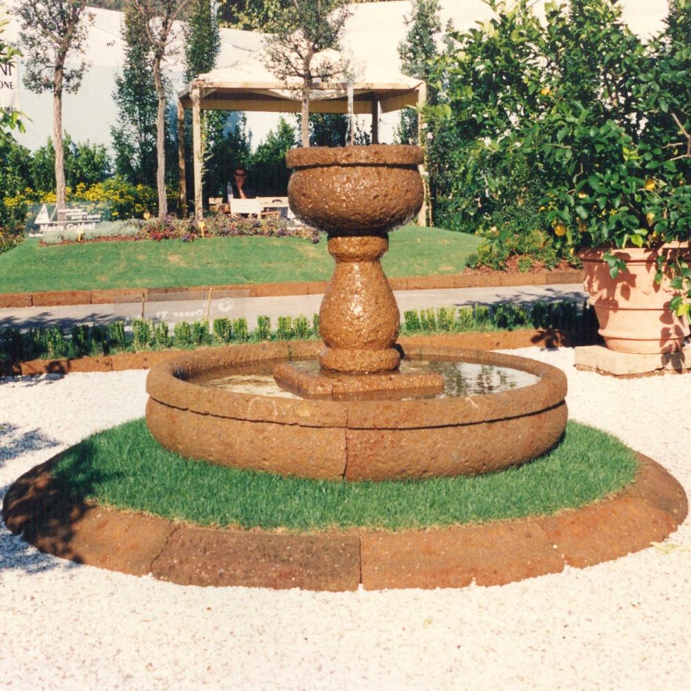 tufa rusztikus nagy mediterran szokokut kert park egyedi vintage kulteri fagyallo ko kut kulteri klasszikus dekoracio kertbe csobogo nagymeretu lameridiana tufa.jpg